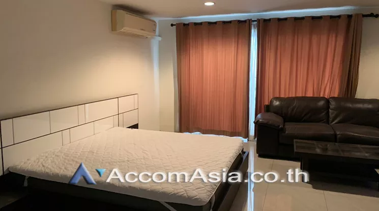 Big Balcony |  3 Bedrooms  Condominium For Rent in Sukhumvit, Bangkok  near BTS Phrom Phong (13000798)