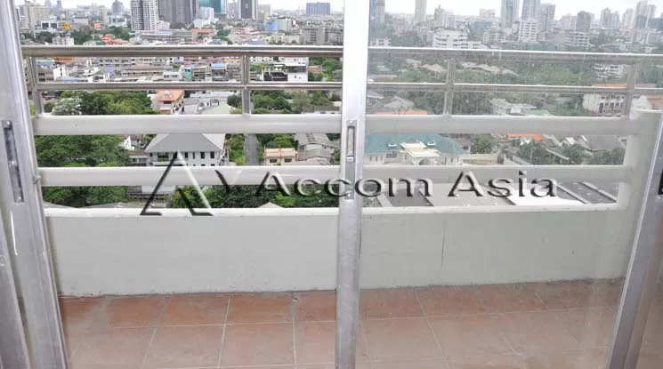  3 Bedrooms  Condominium For Rent in Sukhumvit, Bangkok  near BTS Phrom Phong (13000800)