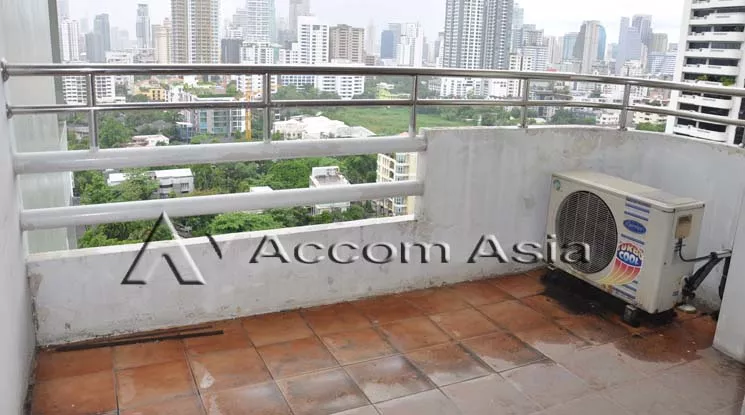 Big Balcony |  3 Bedrooms  Condominium For Rent in Sukhumvit, Bangkok  near BTS Phrom Phong (13000802)