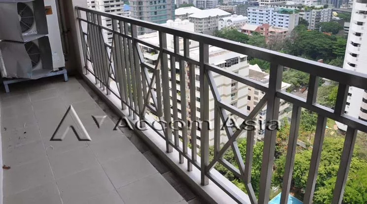 Big Balcony |  3 Bedrooms  Apartment For Rent in Sukhumvit, Bangkok  near BTS Phrom Phong (13000858)