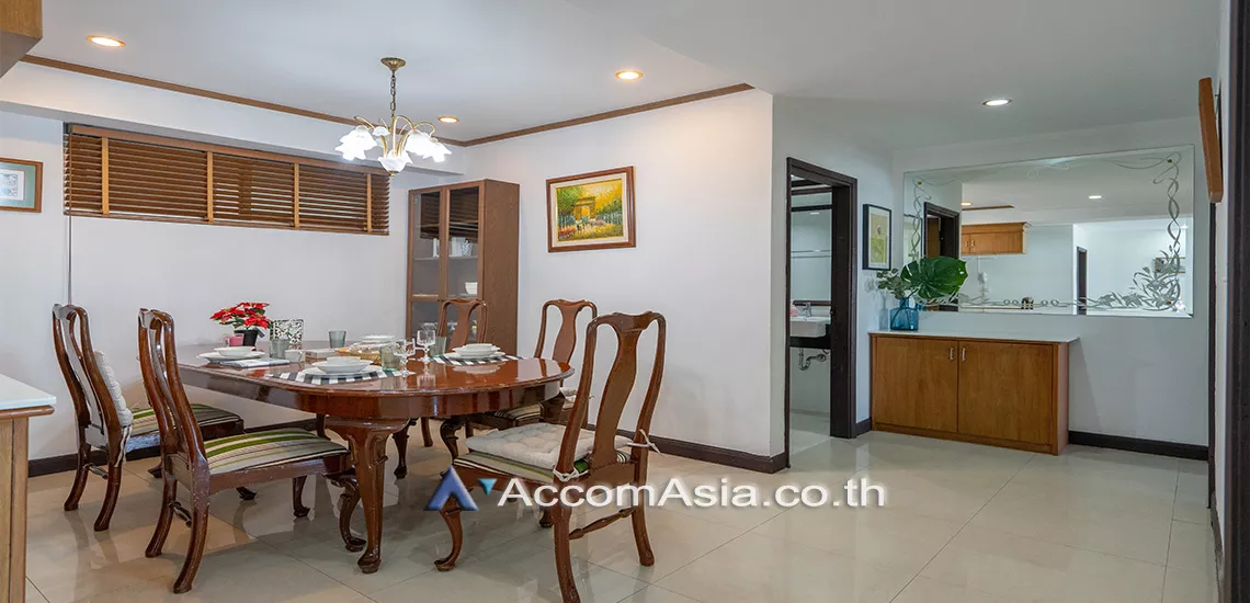  3 Bedrooms  Condominium For Rent in Sukhumvit, Bangkok  near BTS Phrom Phong (13000859)