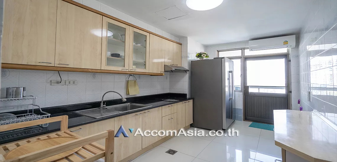  3 Bedrooms  Condominium For Rent in Sukhumvit, Bangkok  near BTS Phrom Phong (13000859)