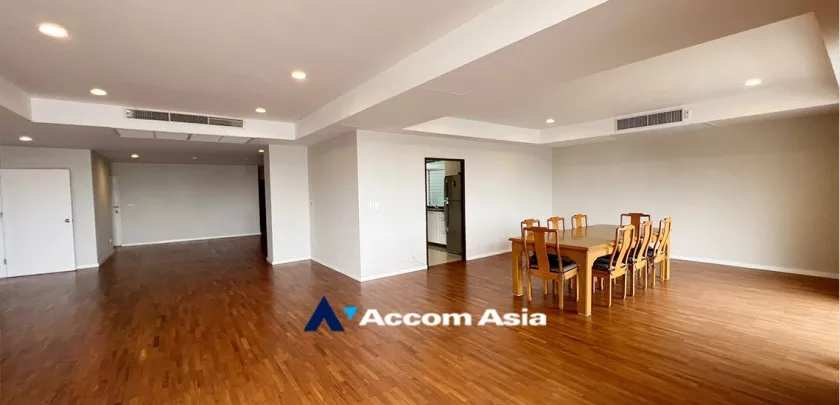  4 Bedrooms  Condominium For Rent in Sukhumvit, Bangkok  near BTS Ekkamai (13000878)