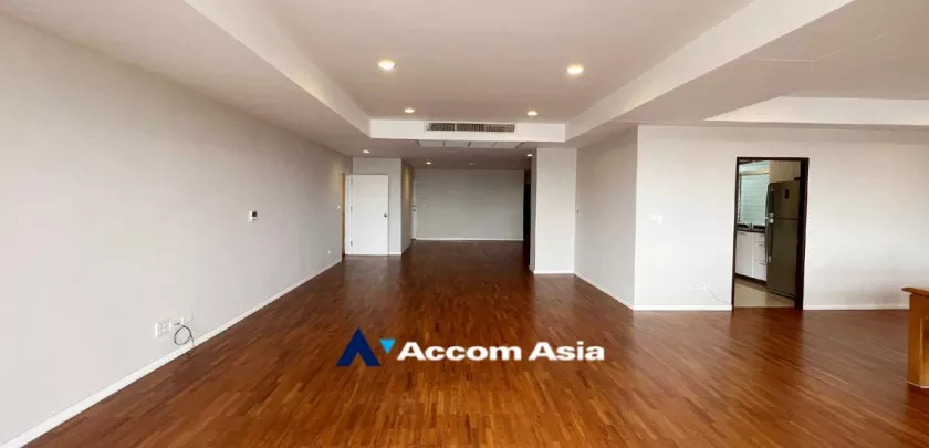  4 Bedrooms  Condominium For Rent in Sukhumvit, Bangkok  near BTS Ekkamai (13000878)