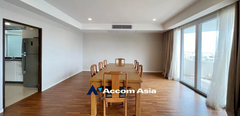  4 Bedrooms  Condominium For Rent in Sukhumvit, Bangkok  near BTS Ekkamai (13000878)