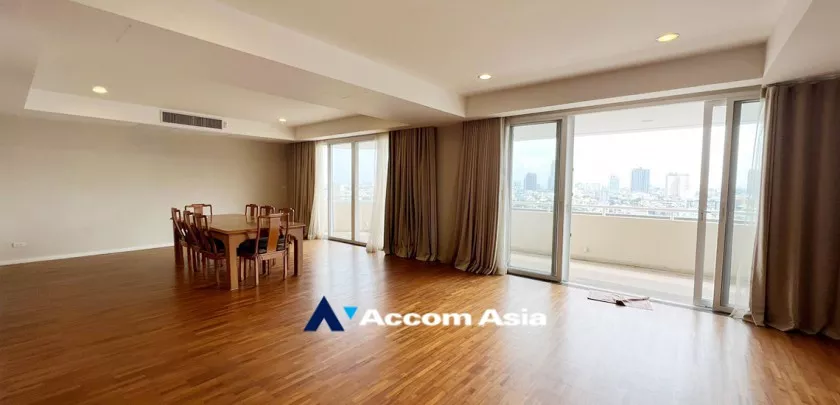  4 Bedrooms  Condominium For Rent in Sukhumvit, Bangkok  near BTS Ekkamai (13000878)