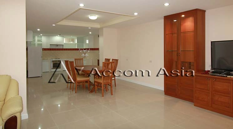  3 Bedrooms  Apartment For Rent in Sukhumvit, Bangkok  near BTS Phrom Phong (13000909)