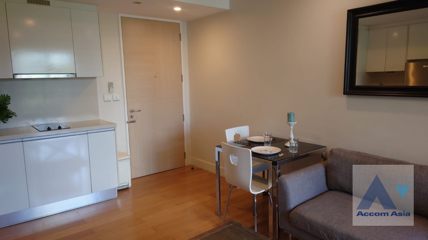  1 Bedroom  Condominium For Sale in Silom, Bangkok  near BTS Chong Nonsi (13000917)