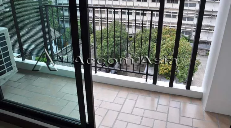  3 Bedrooms  Apartment For Rent in Sukhumvit, Bangkok  near BTS Ekkamai (13001023)