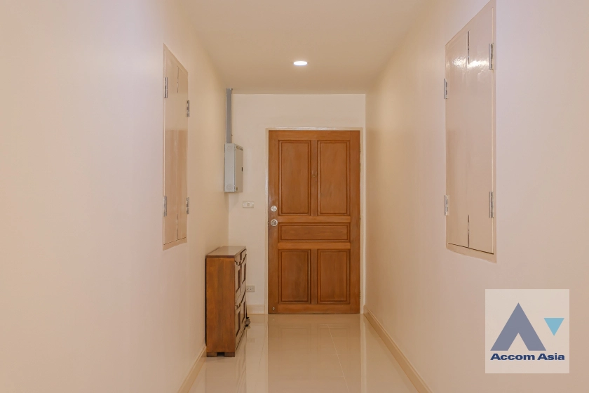 Garden, Pet friendly |  2 Bedrooms  Condominium For Rent in Sukhumvit, Bangkok  near BTS Phrom Phong (13001039)