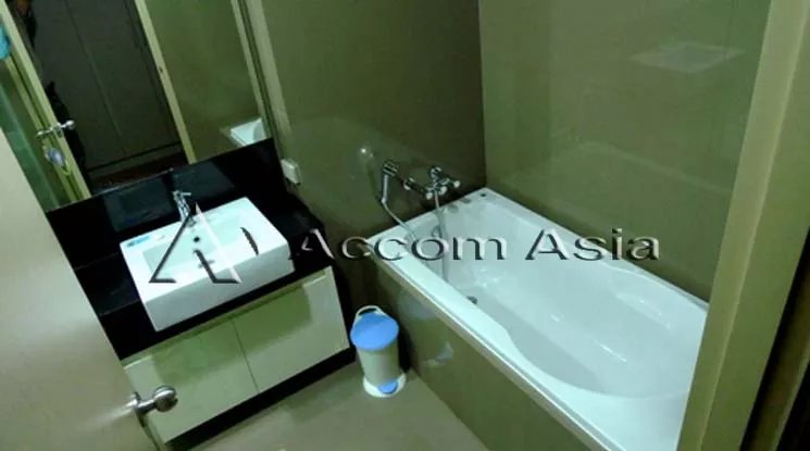  1 Bedroom  Condominium For Rent in Sukhumvit, Bangkok  near BTS Nana (13001095)