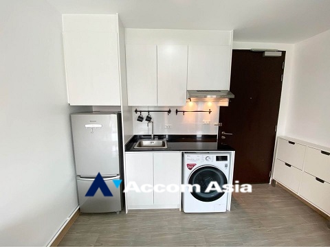 Pet friendly |  1 Bedroom  Condominium For Rent in Sukhumvit, Bangkok  near BTS Ekkamai (13001118)