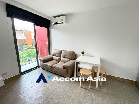 Pet friendly |  1 Bedroom  Condominium For Rent in Sukhumvit, Bangkok  near BTS Ekkamai (13001118)