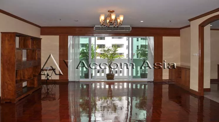  4 Bedrooms  Apartment For Rent in Sukhumvit, Bangkok  near BTS Asok - MRT Sukhumvit (13001207)