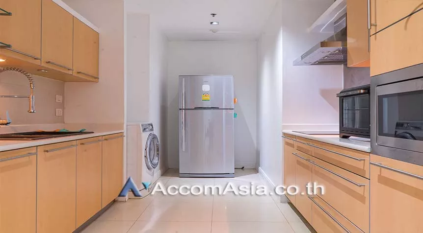  2 Bedrooms  Condominium For Rent in Ploenchit, Bangkok  near BTS Ploenchit (13001272)