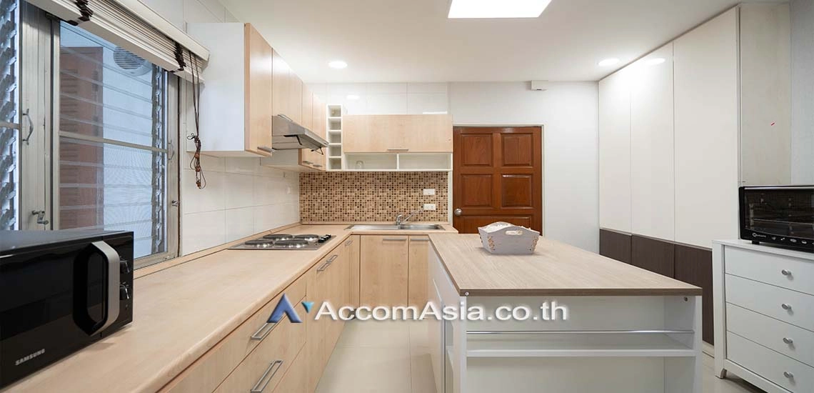  3 Bedrooms  Condominium For Rent in Sukhumvit, Bangkok  near BTS Phrom Phong (20880)