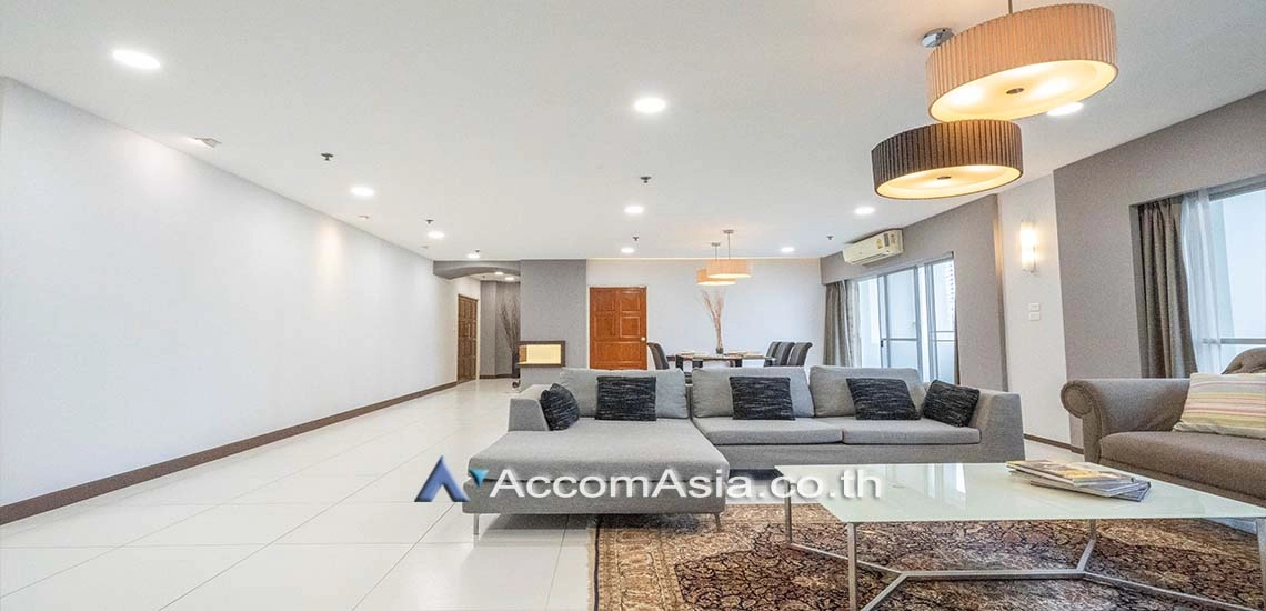  3 Bedrooms  Condominium For Rent in Sukhumvit, Bangkok  near BTS Phrom Phong (20880)