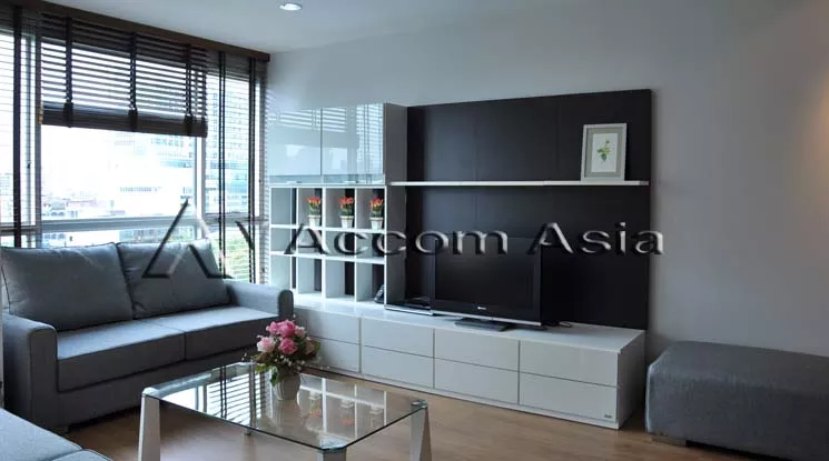  2 Bedrooms  Condominium For Rent in Sukhumvit, Bangkok  near BTS Ekkamai (13001353)