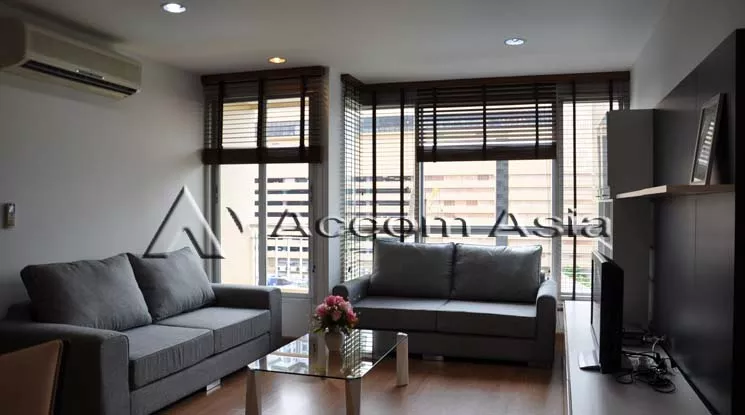  2 Bedrooms  Condominium For Rent in Sukhumvit, Bangkok  near BTS Ekkamai (13001353)