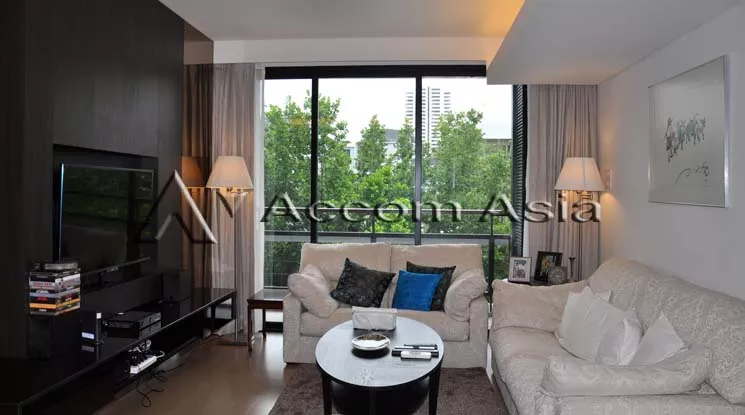  2 Bedrooms  Condominium For Rent in Sukhumvit, Bangkok  near BTS Ekkamai (13001365)