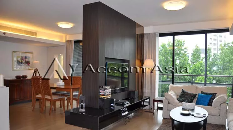  2 Bedrooms  Condominium For Rent in Sukhumvit, Bangkok  near BTS Ekkamai (13001365)