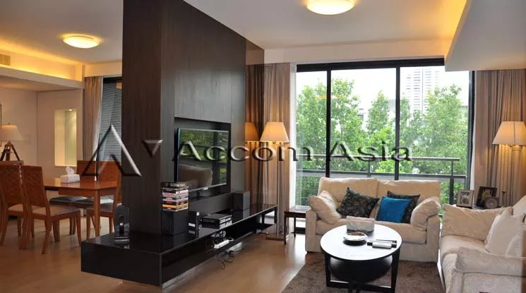  2 Bedrooms  Condominium For Rent in Sukhumvit, Bangkok  near BTS Ekkamai (13001365)