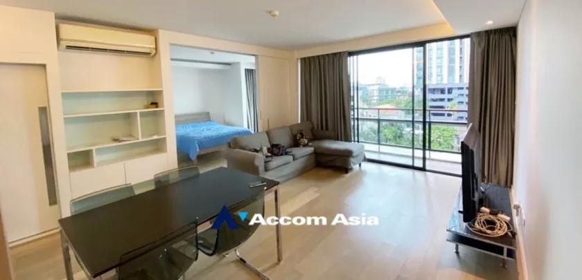  1 Bedroom  Condominium For Rent in Sukhumvit, Bangkok  near BTS Ekkamai (13001381)