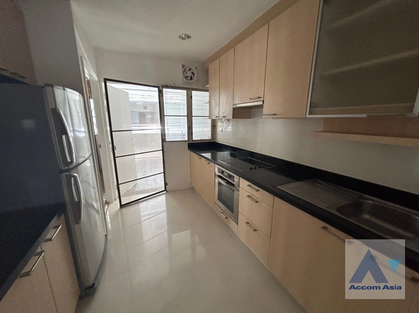 Big Balcony, Pet friendly |  3 Bedrooms  Apartment For Rent in Sukhumvit, Bangkok  near BTS Phrom Phong (13001421)