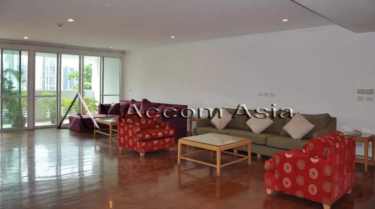  4 Bedrooms  Apartment For Rent in Sukhumvit, Bangkok  near BTS Phrom Phong (13001492)