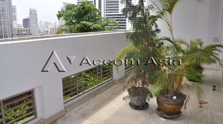  4 Bedrooms  Apartment For Rent in Sukhumvit, Bangkok  near BTS Phrom Phong (13001492)