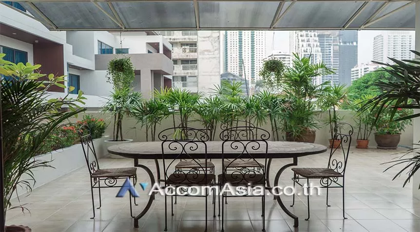 Huge Terrace, Pet friendly |  3 Bedrooms  Apartment For Rent in Sukhumvit, Bangkok  near BTS Phrom Phong (10220)