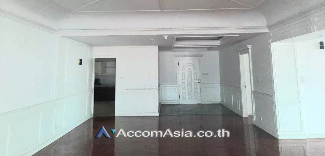  4 Bedrooms  Condominium For Rent in Sukhumvit, Bangkok  near BTS Nana (13001743)