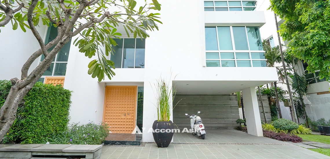 Private Swimming Pool, Pet friendly | The Trees Sathorn House  4 Bedroom for Sale & Rent MRT Khlong Toei in Sathorn Bangkok