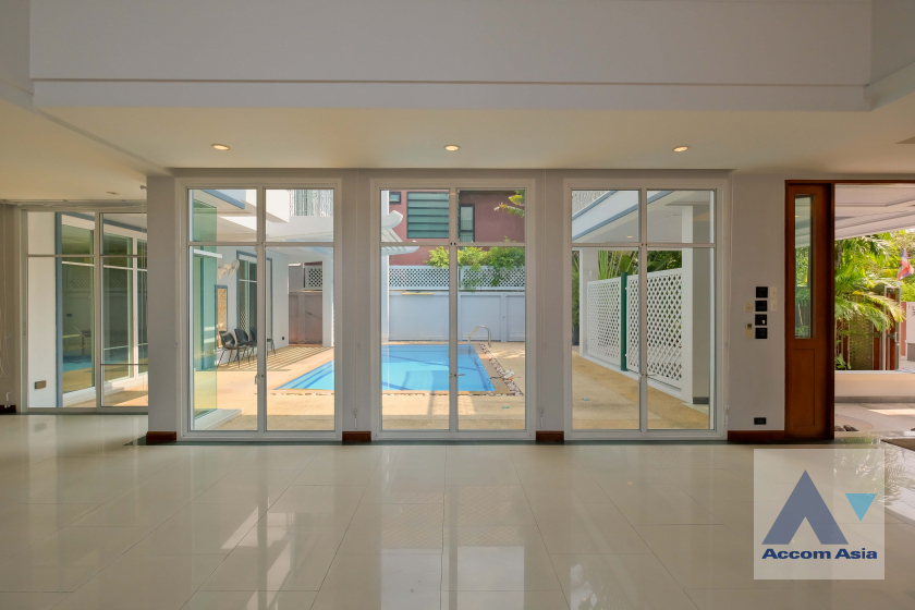 Private Swimming Pool |  5 Bedrooms  House For Rent in Sukhumvit, Bangkok  near BTS Phrom Phong (13001780)