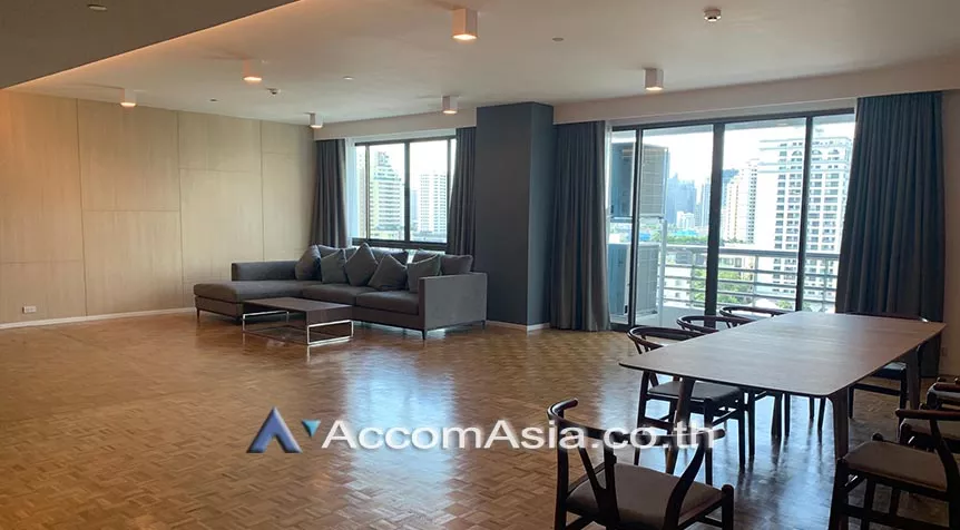  3 Bedrooms  Apartment For Rent in Sukhumvit, Bangkok  near BTS Phrom Phong (13001858)