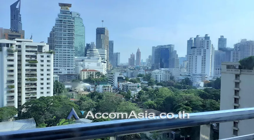  3 Bedrooms  Apartment For Rent in Sukhumvit, Bangkok  near BTS Phrom Phong (13001858)