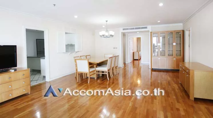  3 Bedrooms  Apartment For Rent in Sukhumvit, Bangkok  near BTS Phrom Phong (13001860)