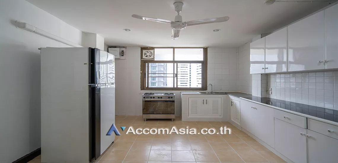 Pet friendly |  3 Bedrooms  Apartment For Rent in Sukhumvit, Bangkok  near BTS Nana (13001861)