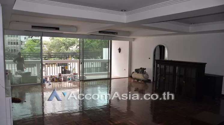  3 Bedrooms  Apartment For Rent in Sukhumvit, Bangkok  near BTS Nana - BTS Asok (13001862)