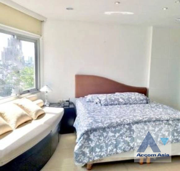  2 Bedrooms  Condominium For Rent in Charoen Nakhon, Bangkok  near BTS Krung Thon Buri (13001909)