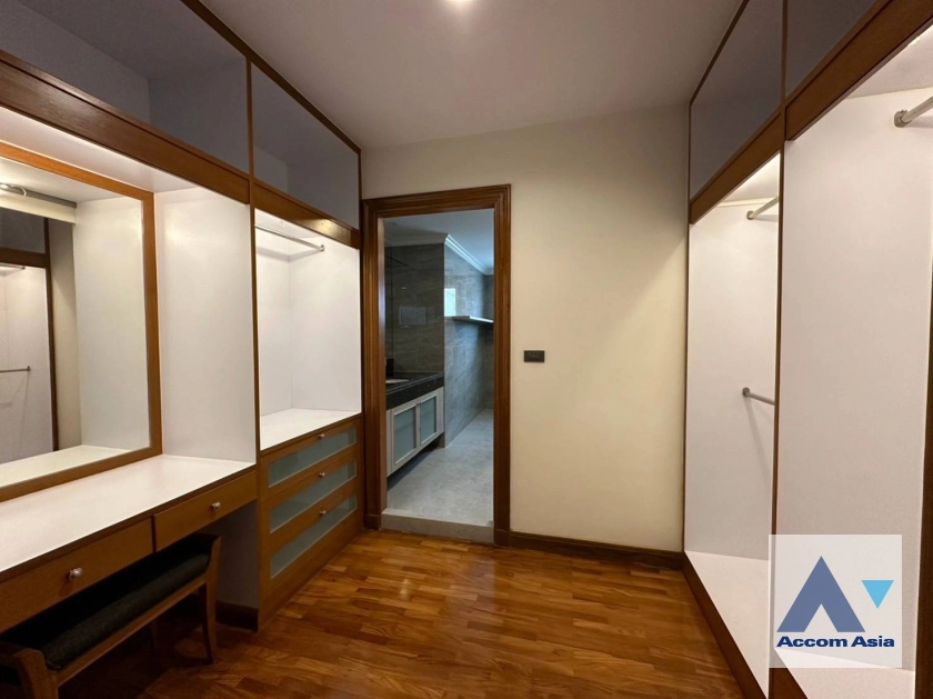 12  2 br Apartment For Rent in Sukhumvit ,Bangkok BTS Nana at Fully Furnished Suites 13001950