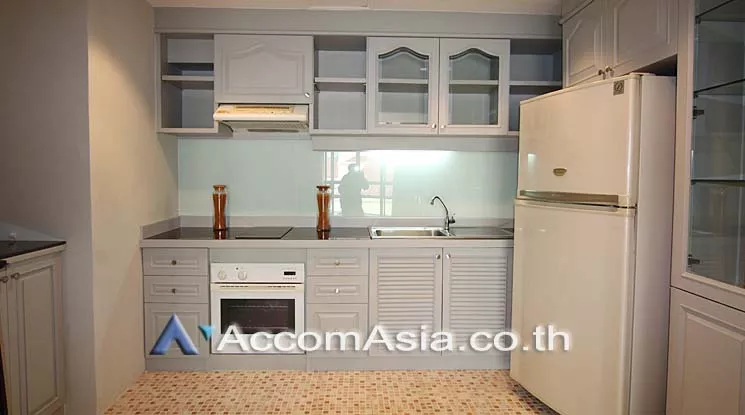  2 Bedrooms  Apartment For Rent in Sukhumvit, Bangkok  near BTS Phrom Phong (13001952)