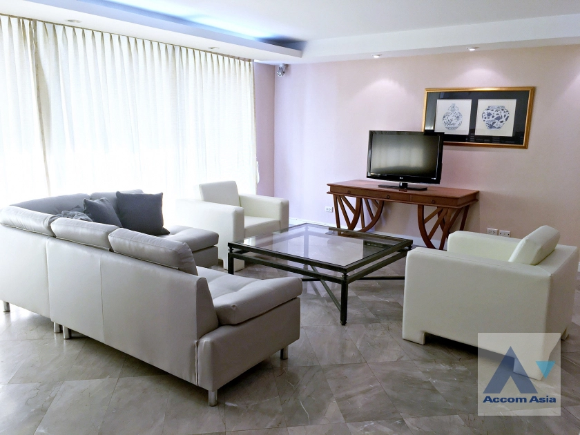  4 Bedrooms  Condominium For Rent in Ploenchit, Bangkok  near BTS Chitlom (13001994)