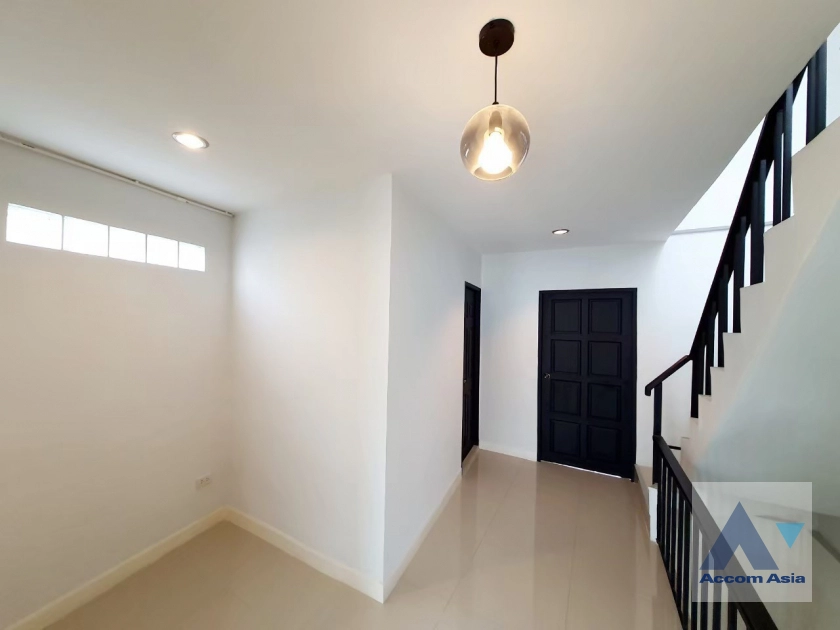 8  4 br Townhouse for rent and sale in sukhumvit ,Bangkok BTS Ekkamai - BTS Phra khanong 13002036