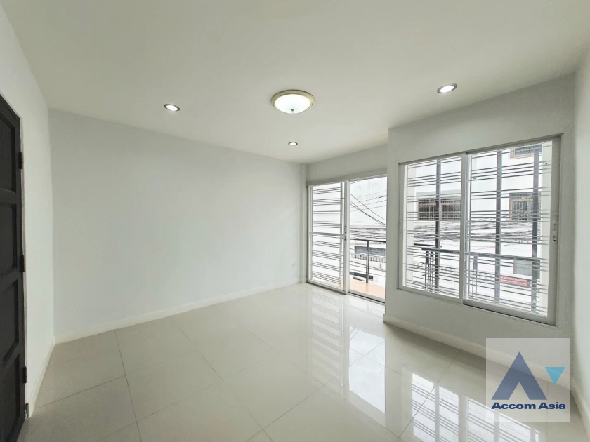 Home Office |  4 Bedrooms  Townhouse For Rent & Sale in Sukhumvit, Bangkok  near BTS Ekkamai - BTS Phra khanong (13002036)