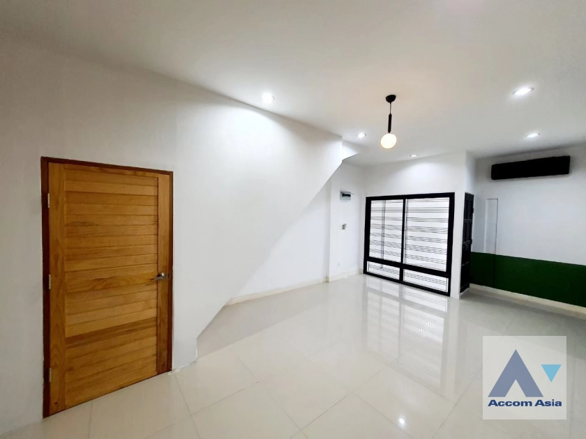 Home Office |  4 Bedrooms  Townhouse For Rent & Sale in Sukhumvit, Bangkok  near BTS Ekkamai - BTS Phra khanong (13002036)