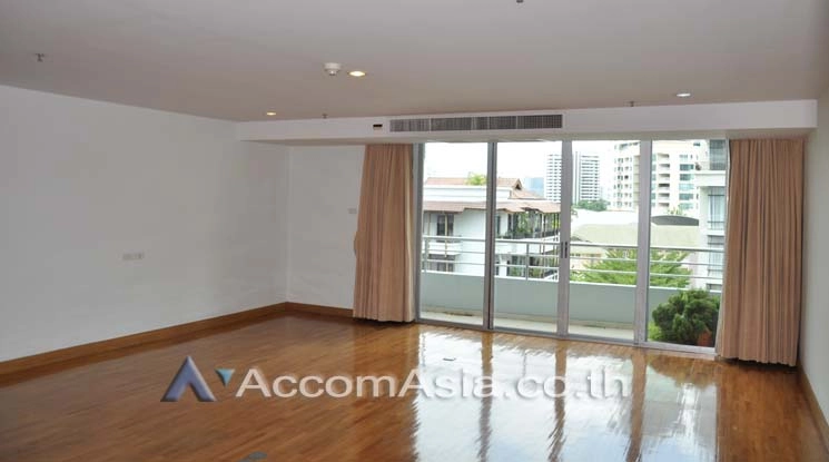  3 Bedrooms  Apartment For Rent in Sukhumvit, Bangkok  near BTS Phrom Phong (13002067)