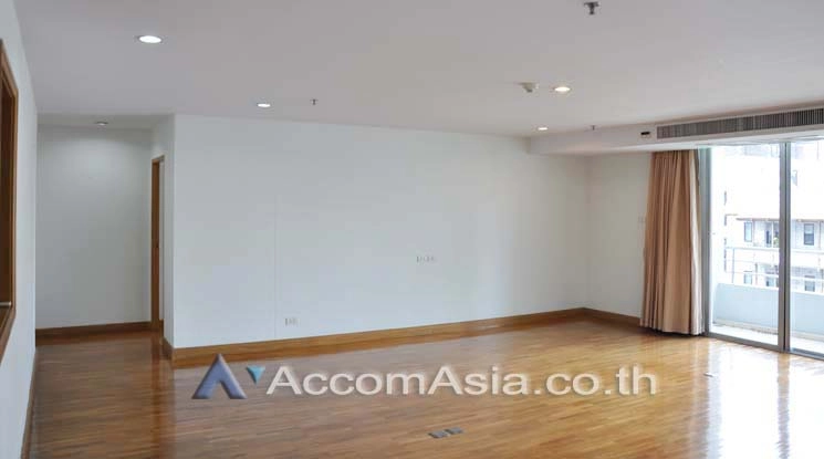  3 Bedrooms  Apartment For Rent in Sukhumvit, Bangkok  near BTS Phrom Phong (13002067)