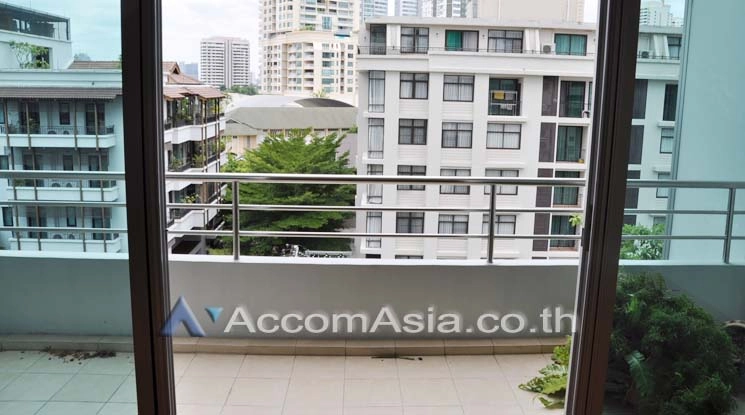  3 Bedrooms  Apartment For Rent in Sukhumvit, Bangkok  near BTS Phrom Phong (13002067)