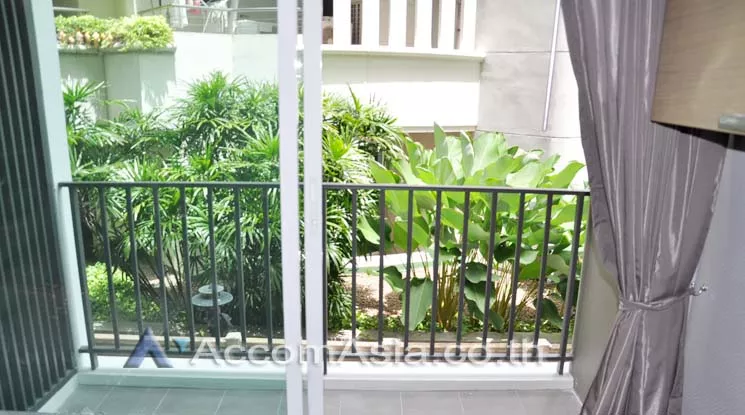  2 Bedrooms  Apartment For Rent in Sukhumvit, Bangkok  near BTS Ekkamai (13002102)